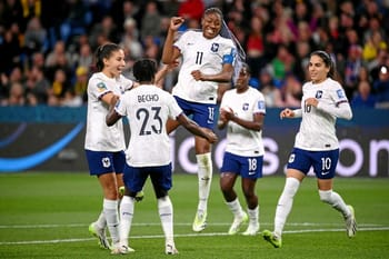 Joueuses françaises célébrant une victoire lors de la Coupe du monde 2023.