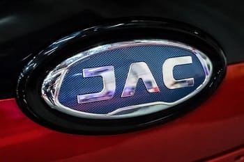 Logo JAC sur un véhicule, importation en Algérie.