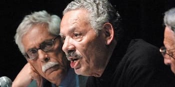 Le général Khaled Nezzar lors d'une allocution publique.