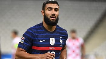 Nabil Fekir portant le maillot de l'équipe de France de football.