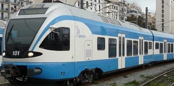 Train de la SNTF en Algérie, transport ferroviaire moderne.