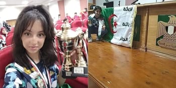 Jeune fille algérienne fière avec trophée lors d'une compétition.