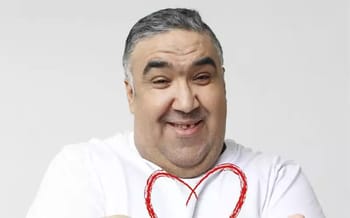 Portrait de Wahid Bouzidi, humoriste algérien.