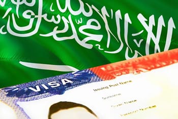 Visa électronique saoudien avec drapeau et carte d'identité.