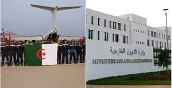 Groupe de militaires algériens avec drapeau algérien et avion militaire.