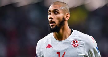 Aïssa Laïdouni portant le maillot de la Tunisie lors d'un match.