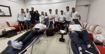 Judokas algériens donnent leur sang pour aider au Maroc.