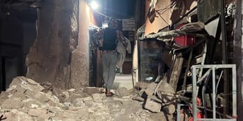 Dégâts causés par le séisme dans une rue du Maroc.