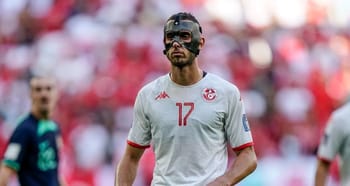 Ellyes Skhiri en action avec le maillot tunisien lors de la CAN 2023.