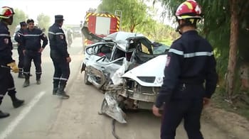 Véhicules endommagés après un accident à Alger, intervention des pompiers.