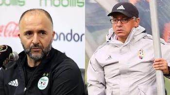 Deux entraîneurs de football lors d'une conférence ou d'un match.