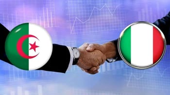 Poignée de main symbolisant la coopération entre l'Algérie et l'Italie.