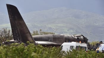 Avion militaire endommagé après un accident en Algérie.