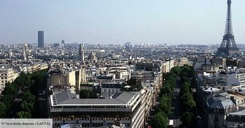 Vue de Paris avec la Tour Eiffel en arrière-plan.