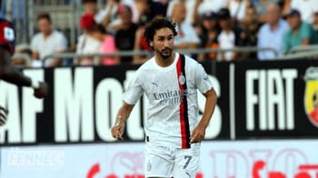 Yacine Adli en action sur le terrain avec le maillot du PSG.