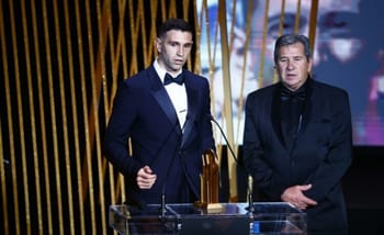 Bounou et Martinez à une cérémonie de remise de prix.