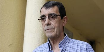 Portrait du général Hocine Benhadid, figure militaire algérienne.