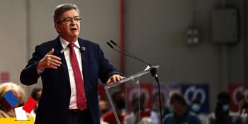 Jean-Luc Mélenchon parlant lors d'un rassemblement politique.