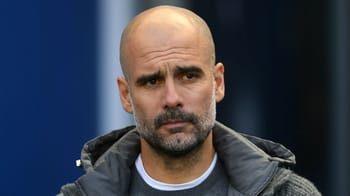 Révélation Choc : Pep Guardiola impliqué dans une affaire politique explosive ! Pep Guardiola, entraîneur de football, lors d'une conférence de presse.