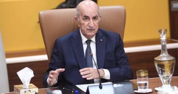Tebboune, président algérien, lors d'une réunion officielle.
