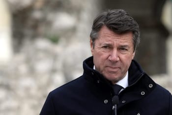 Le maire de Nice lors d'une déclaration publique.