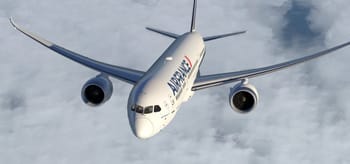 Avion Air France en vol au-dessus des nuages pour Alger.