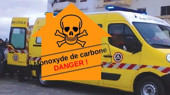 Véhicules d'urgence avec panneau de danger au monoxyde de carbone.
