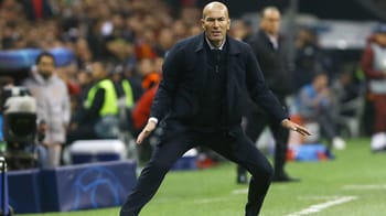Zidane en action lors d'un match de football.