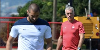 Karim Benzema et Didier Deschamps lors d'une séance d'entraînement de l'équipe de France.
