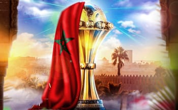 Trophée de la CAN 2025 avec drapeau marocain.