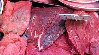 Viande rouge fraîche, viande de bœuf et de mouton pour Ramadan 2024.