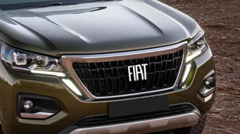 Nouveau Fiat Titano Pick Up sur route algérienne, robuste et moderne.