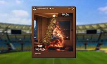 Sapins de Noël en feu à Gaza, image dramatique et choquante.