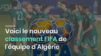 Les joueurs algériens de football lors d'un match, portant des maillots verts.
