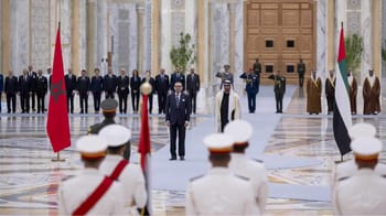 Mohammed VI lors d'une visite officielle au Dubai Mall.
