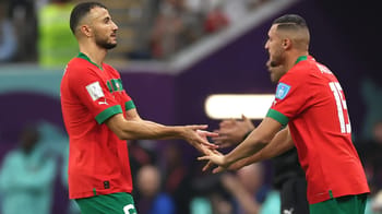 Joueurs marocains se félicitant lors de la CAN 2023.