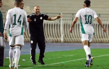 Djamel Belmadi encourage ses joueurs lors du match CAN 2023.