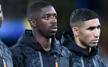 Ousmane Dembélé en tenue de sport lors d'un match de football.