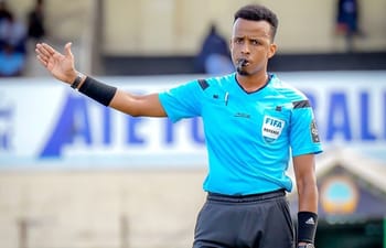 Arbitre somalien en action lors du match de la CAN 2023.