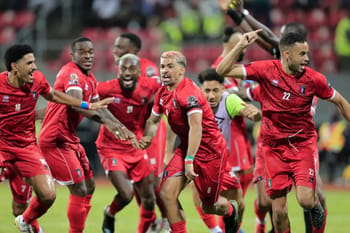 Équipe de football de la Guinée équatoriale lors d'un match important.