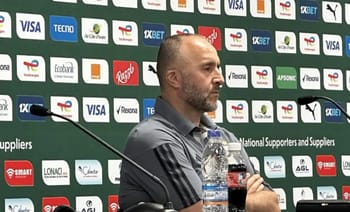 Djamel Belmadi, entraîneur de l'équipe nationale, lors d'une conférence de presse.