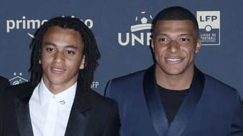 Ethan Mbappe et Kylian Mbappe lors d'un hommage émouvant.