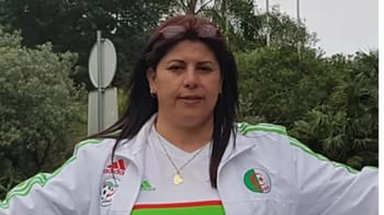 Supporter algérienne Sofia Benlemmane lors d'un événement sportif.