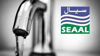 Faucet avec flux d'eau, logo SEAL visible à côté.