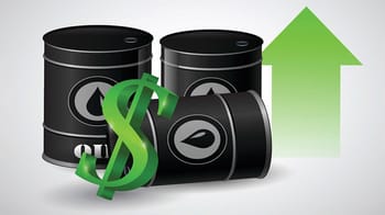 Barils de pétrole avec symbole dollar et flèche montante.
