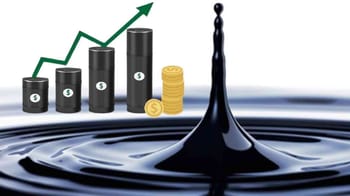 Graphique montrant la hausse du prix du pétrole avec des pièces de monnaie.