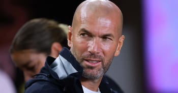Zidane en conférence, potentiel entraîneur de l'équipe d'Algérie.
