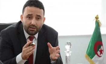 Nassim Diafat lors d'une conférence sur la corruption en Algérie.