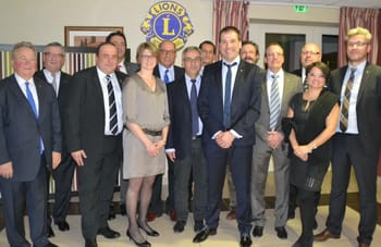 Membres des Lions Clubs d’Algérie lors d'une réunion à Djanet.