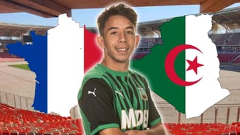 Maxime Lopez en maillot de football avec drapeaux de la France et de l'Algérie en arrière-plan.